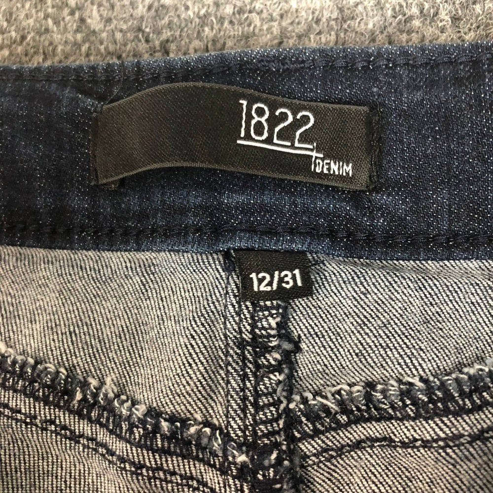 1822 Denim Flare Jeans Dark Wash Whiskered Wide Leg Womens Size 12/31 32x32 - Picture 3 of 13